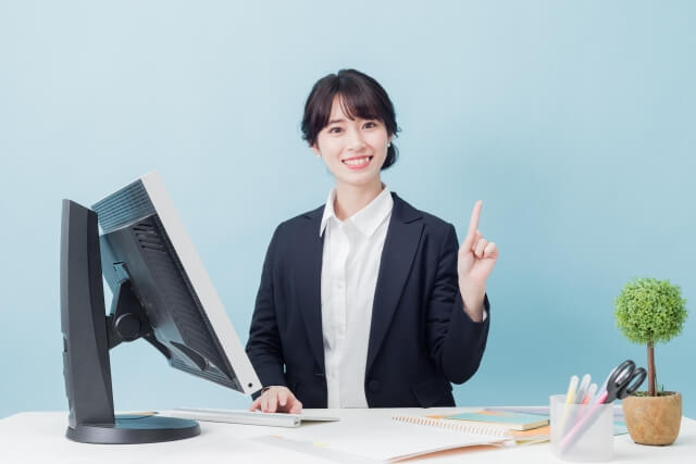Comtruck Systemについて説明する人物